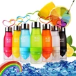 Kép 3/9 - H2O 650ml-es BPA mentes műanyag kulacs gyümölcs facsaróval kék színben